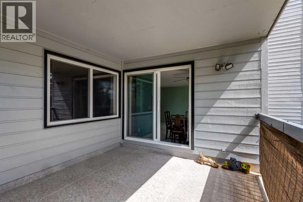 #2240 70 Glamis Drive SW - 11