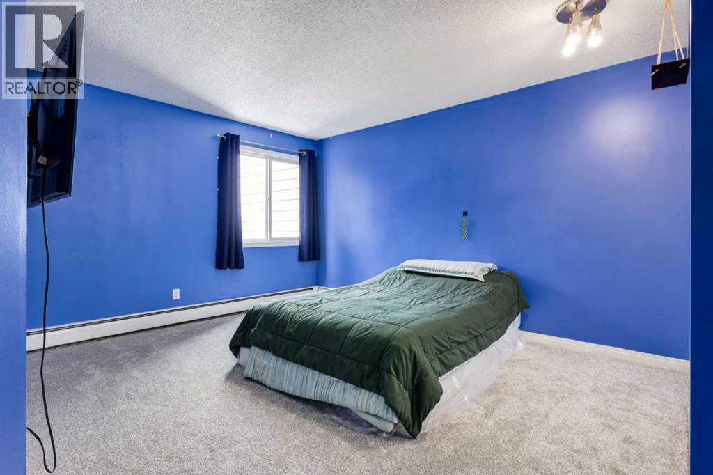 #2240 70 Glamis Drive SW - 18