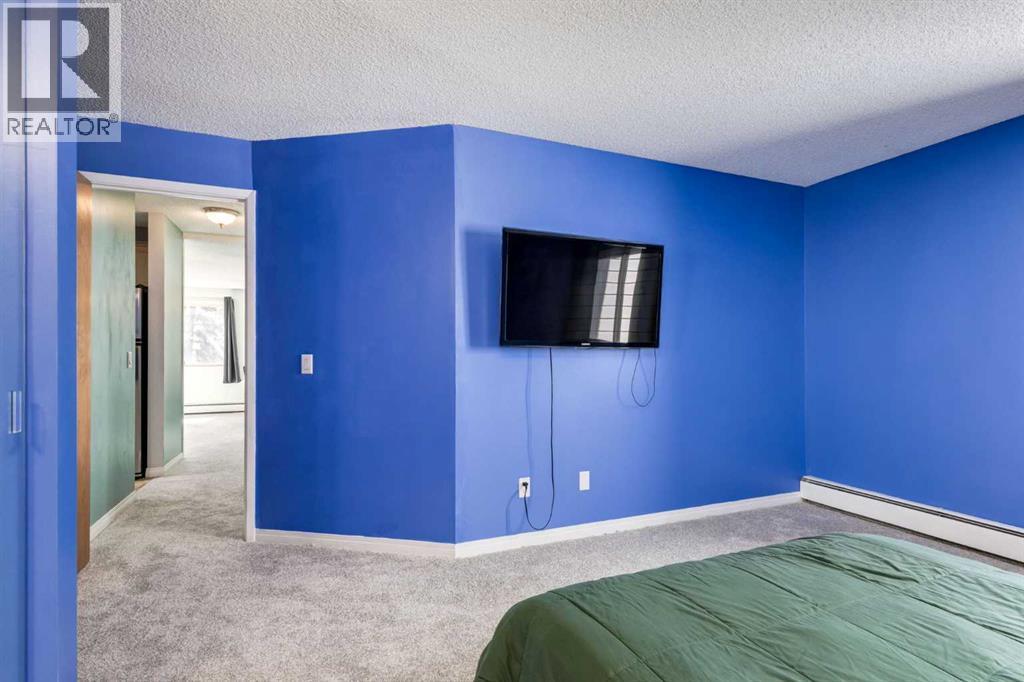 #2240 70 Glamis Drive SW - 19