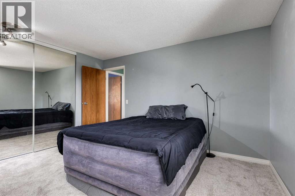 #2240 70 Glamis Drive SW - 26