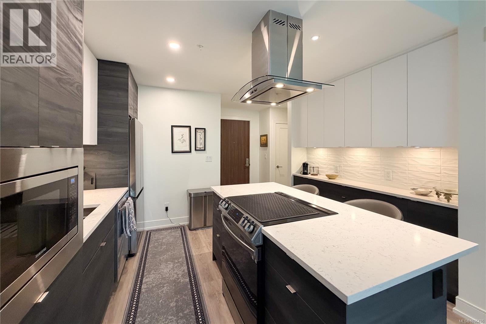 #405 1628 Store St - 11