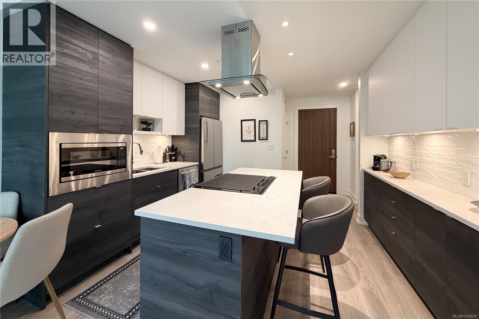 #405 1628 Store St - 14