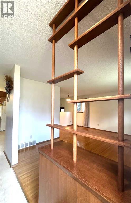 1628 Rouleau Crescent SE - 4
