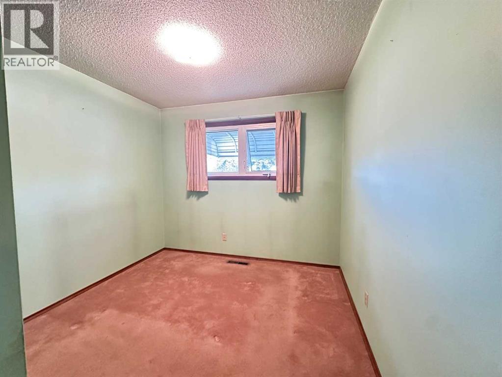 1628 Rouleau Crescent SE - 14
