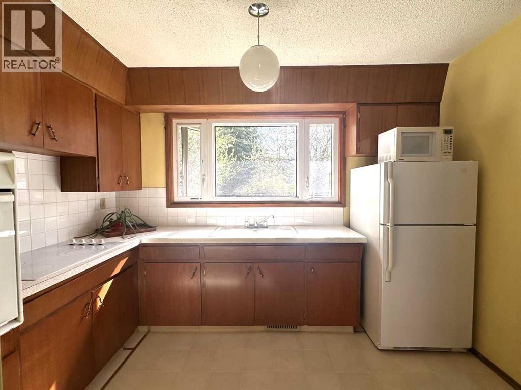 1628 Rouleau Crescent SE - 8