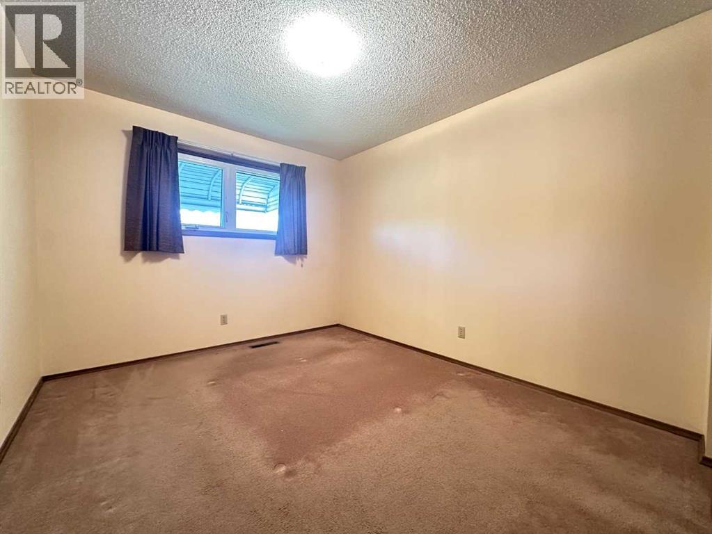 1628 Rouleau Crescent SE - 13
