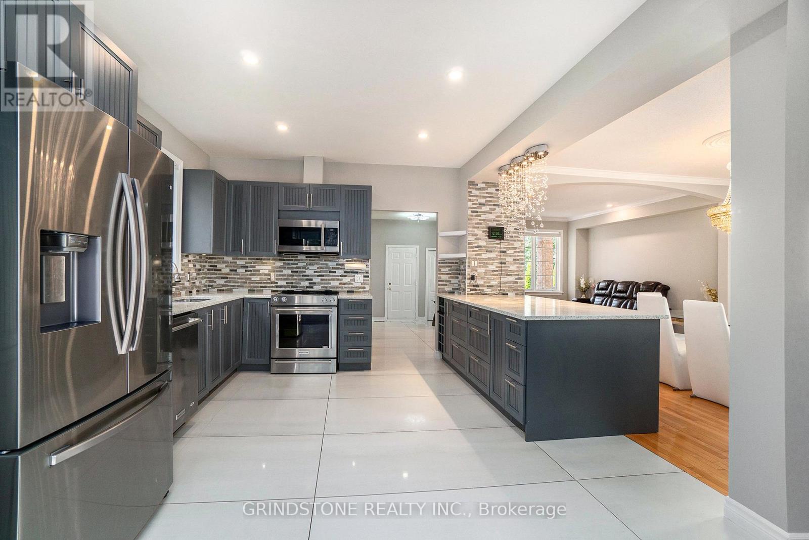 95 EVANSHEN CRESCENT - 11