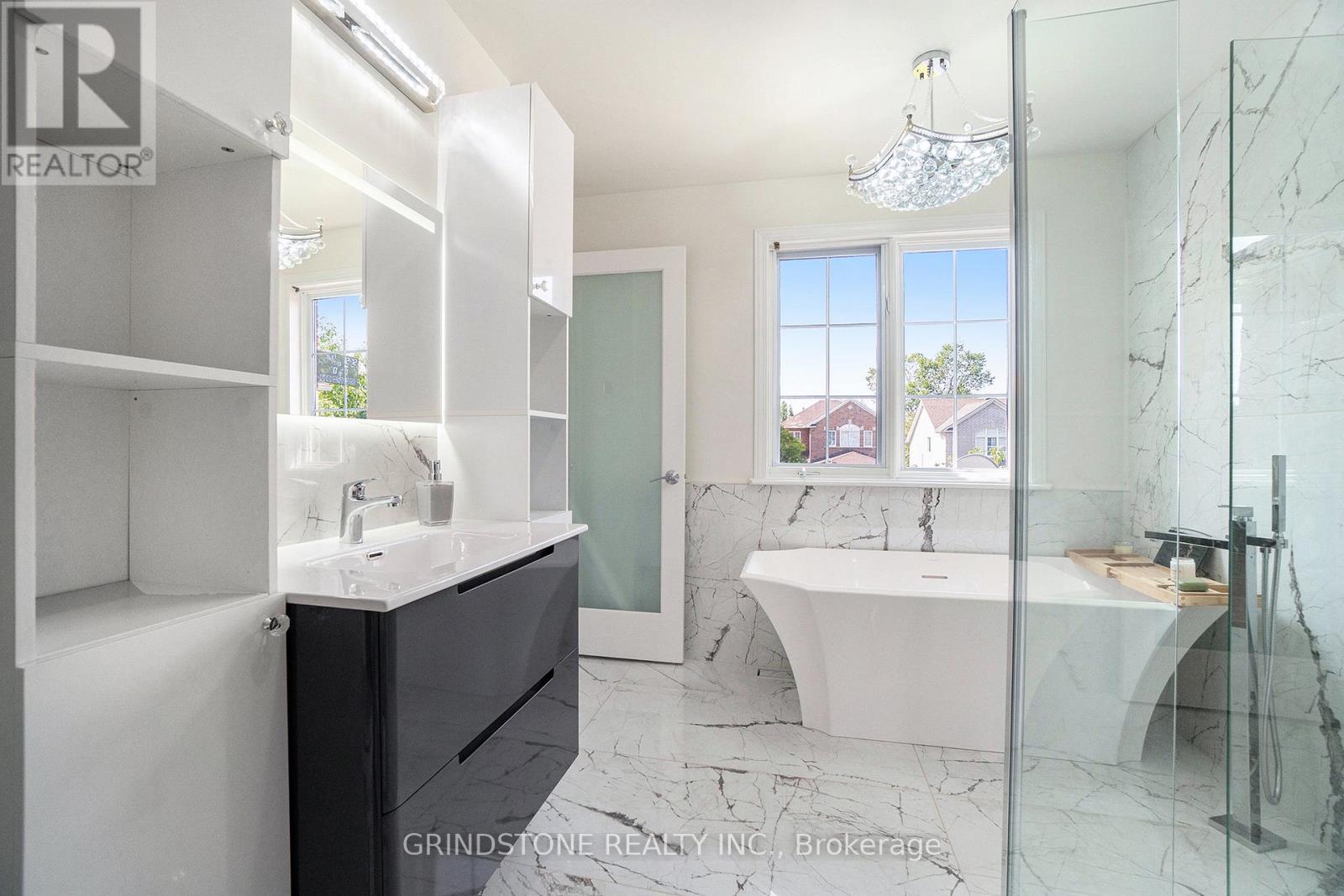95 EVANSHEN CRESCENT - 23