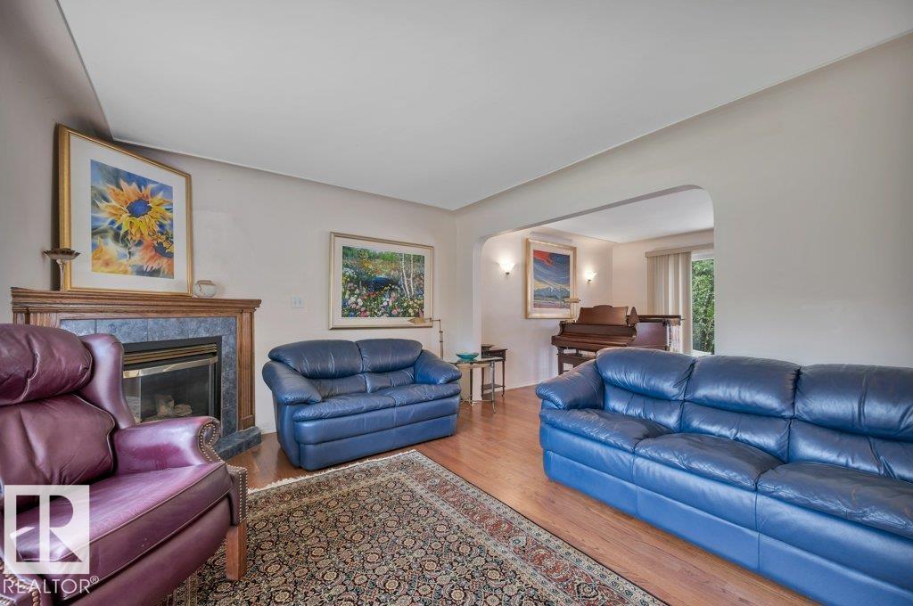 8944 117 ST NW - 11