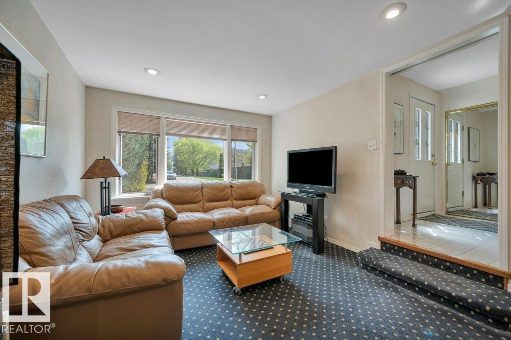 8944 117 ST NW - 17
