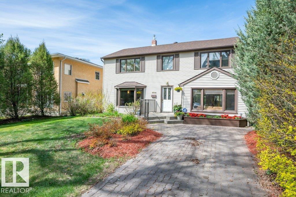 8944 117 ST NW - 3