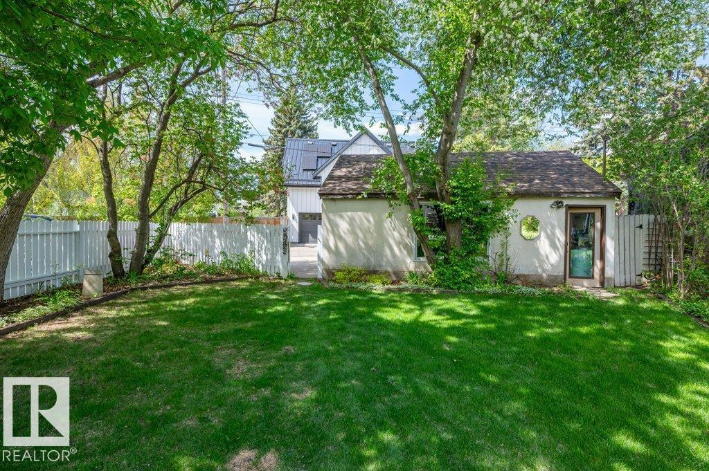 8944 117 ST NW - 60