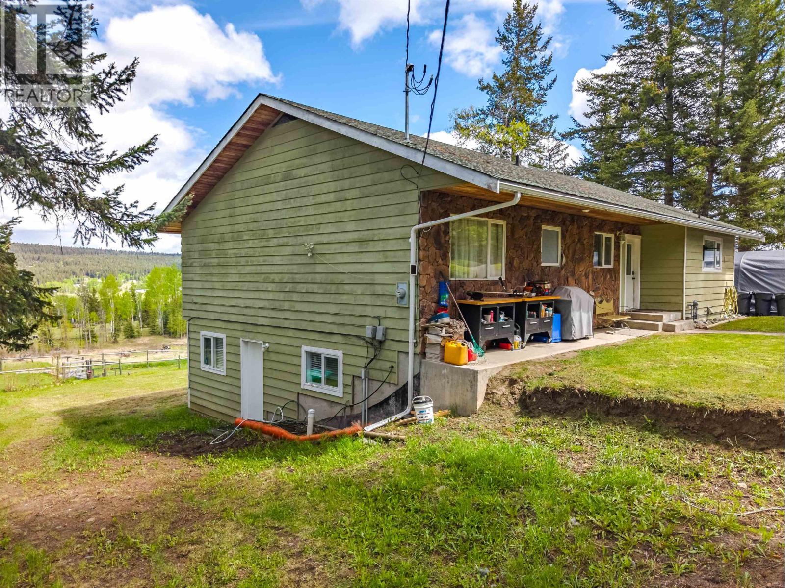 6017 TOOMEY ROAD, 100 Mile House