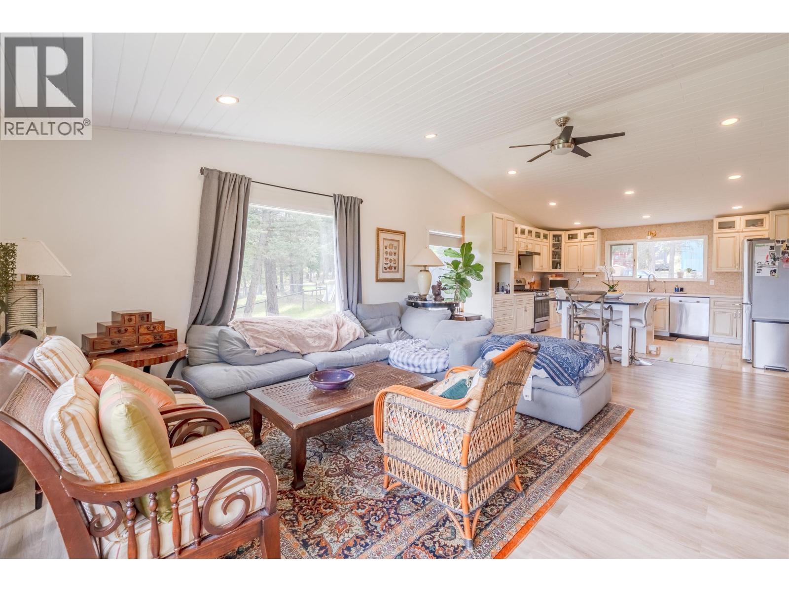 6017 TOOMEY ROAD, 100 Mile House