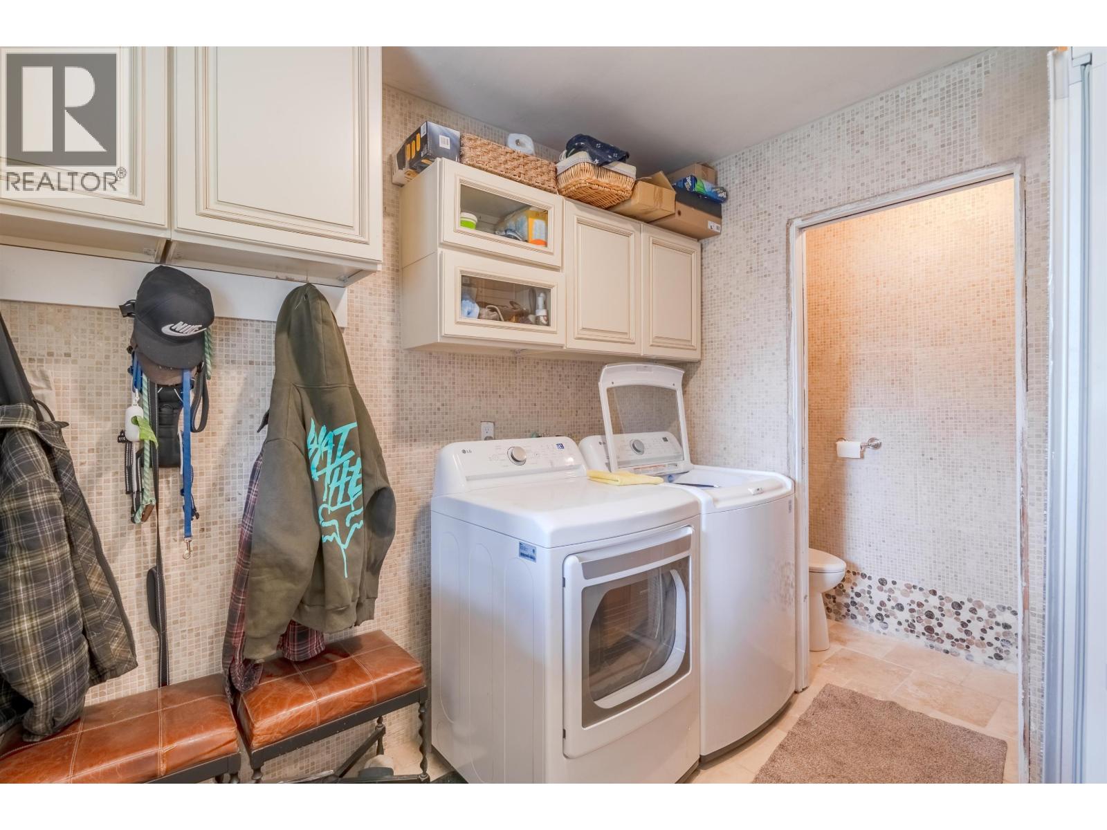 6017 TOOMEY ROAD, 100 Mile House