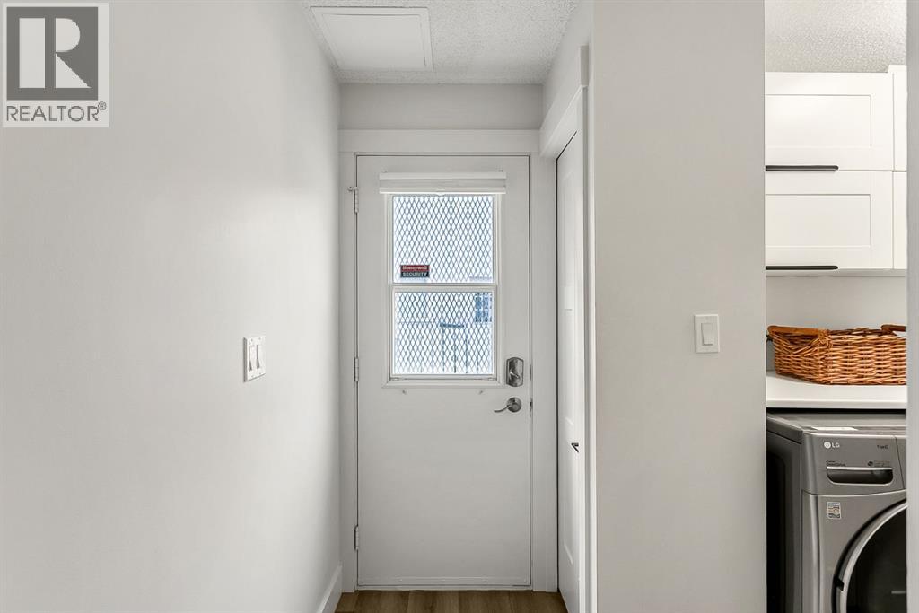 75 Woodacres Crescent SW - 26