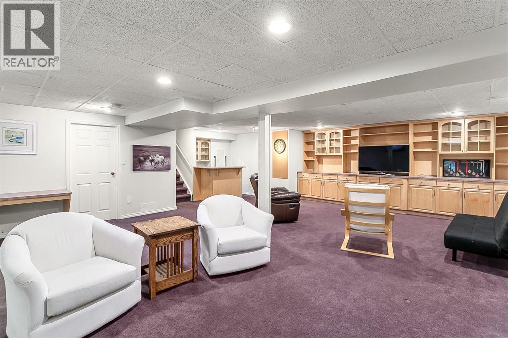 75 Woodacres Crescent SW - 44