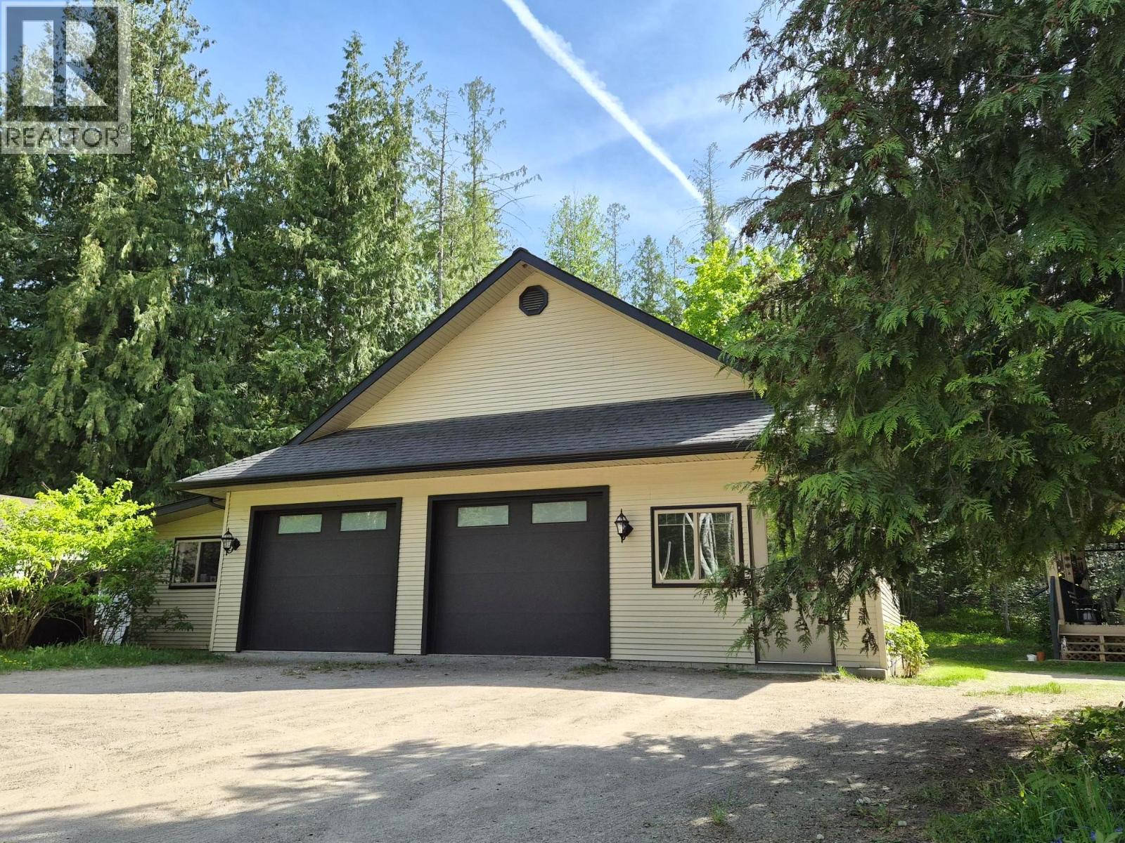 863 Gardom Lake Road - 11
