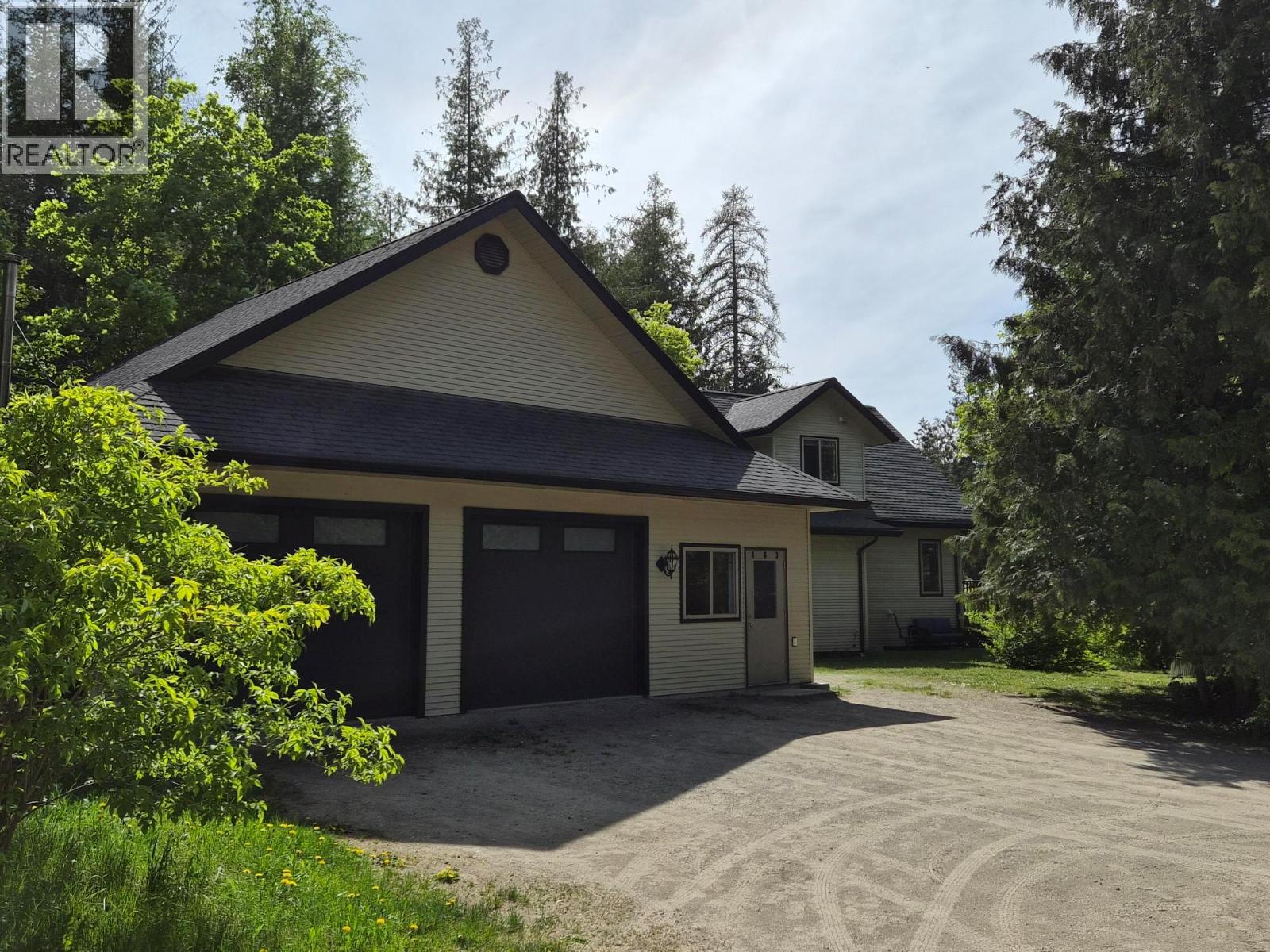 863 Gardom Lake Road - 25
