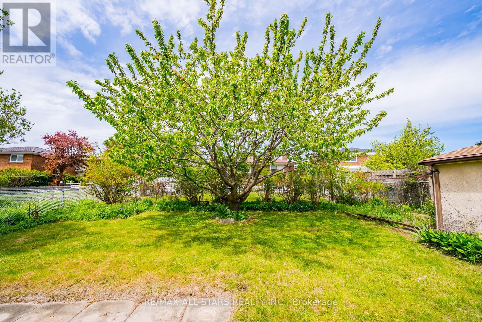 26 SUMMERGLADE DRIVE - 36