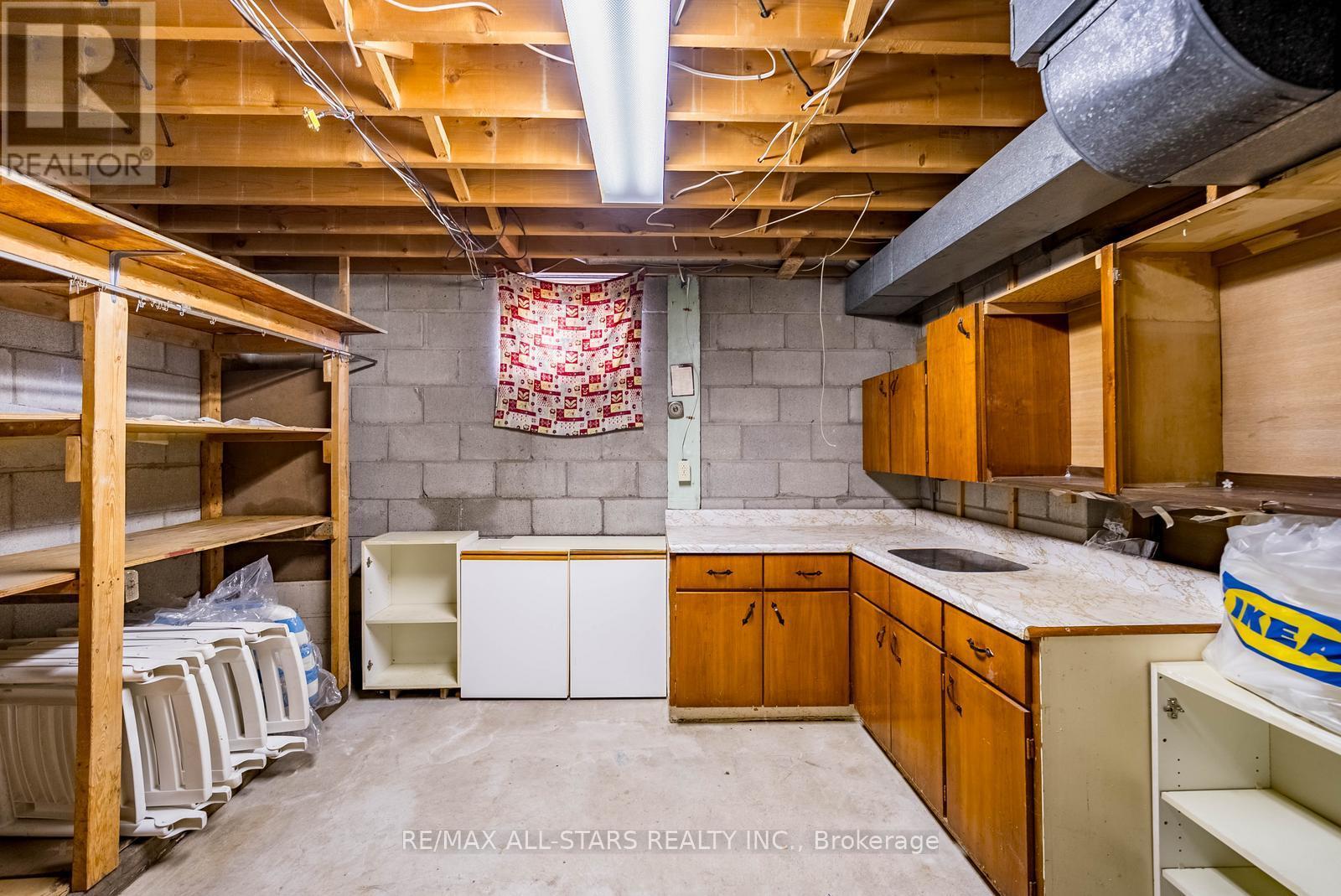 26 SUMMERGLADE DRIVE - 34