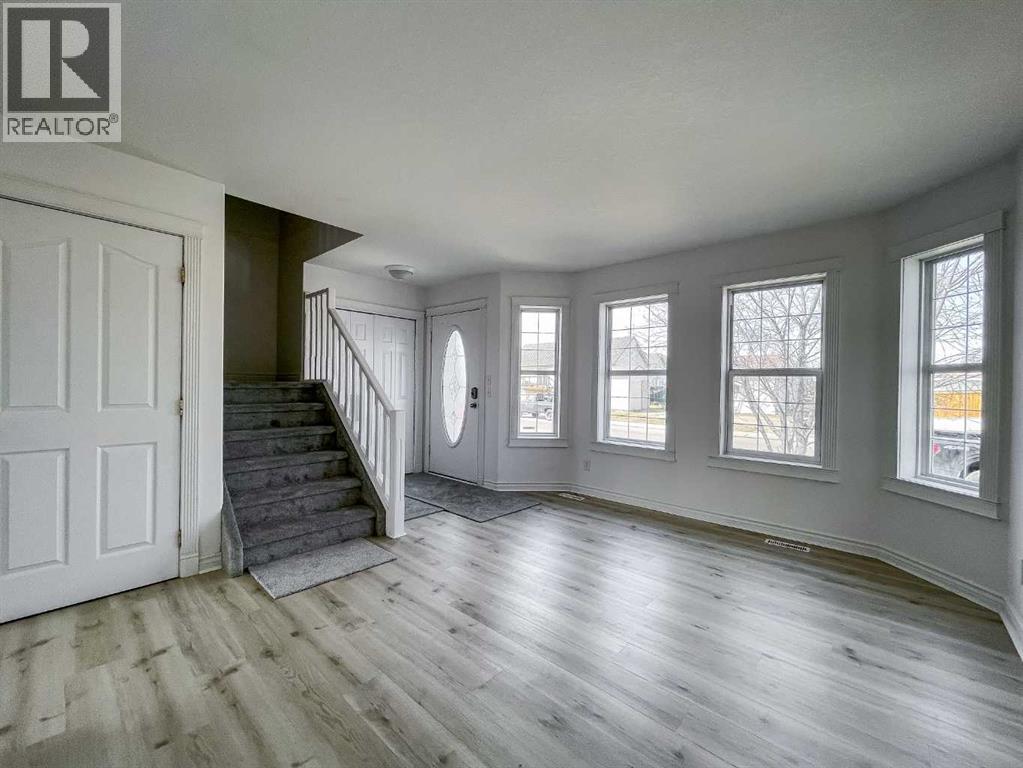 133 Diefenbaker Drive N - Image 3