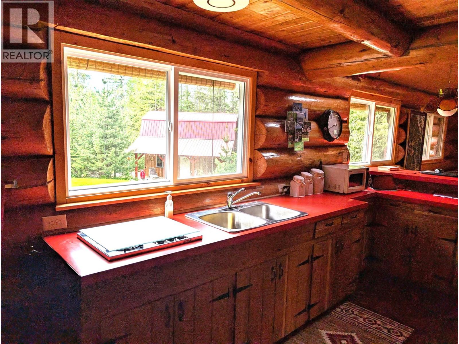 1363 Bourne Crescent, Seymour Arm