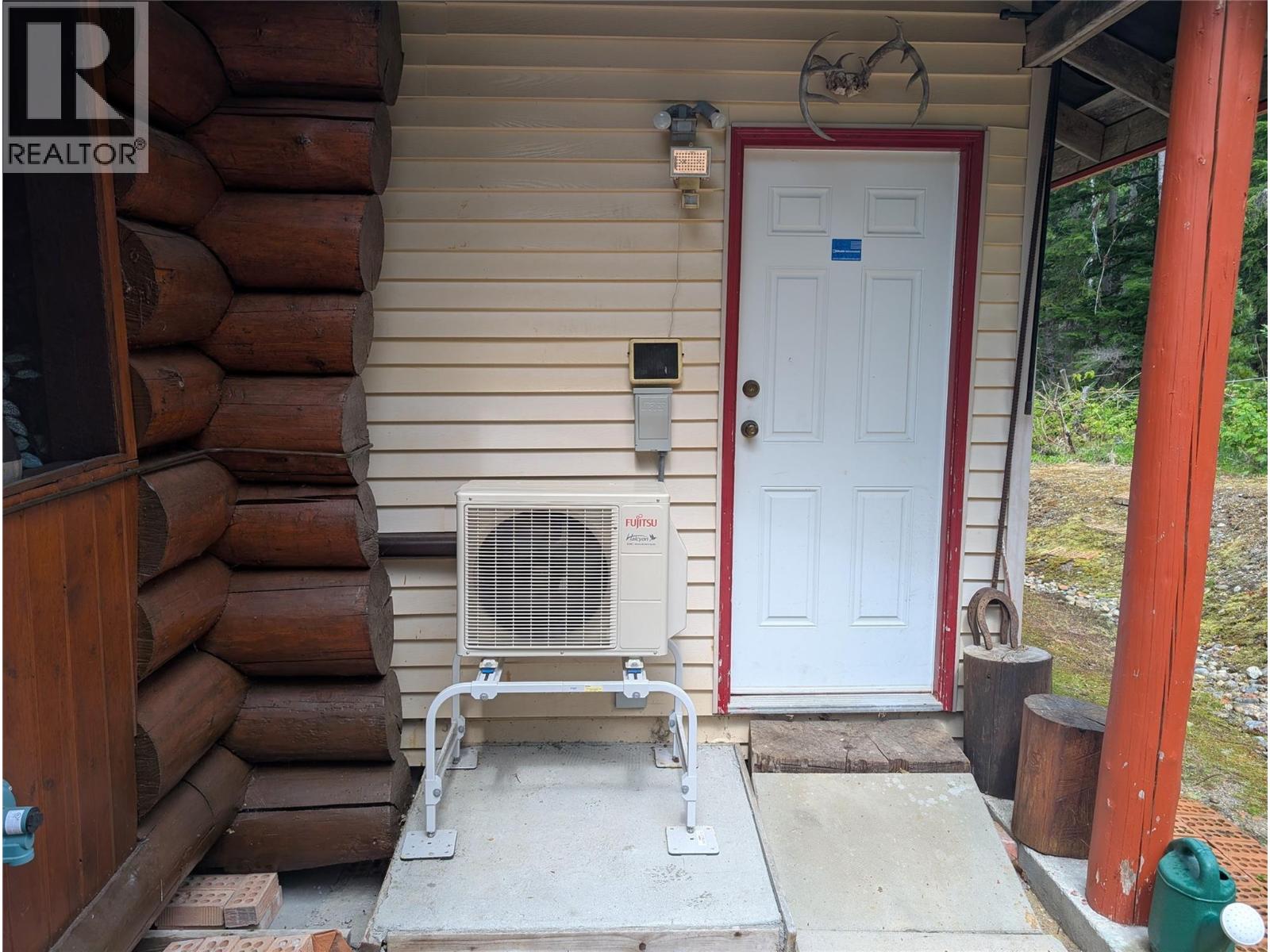 1363 Bourne Crescent, Seymour Arm