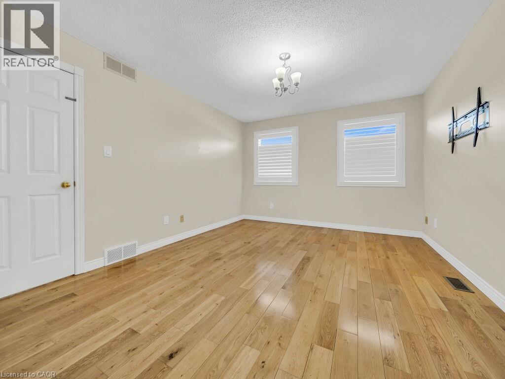 16 GLENNIE Court - 26
