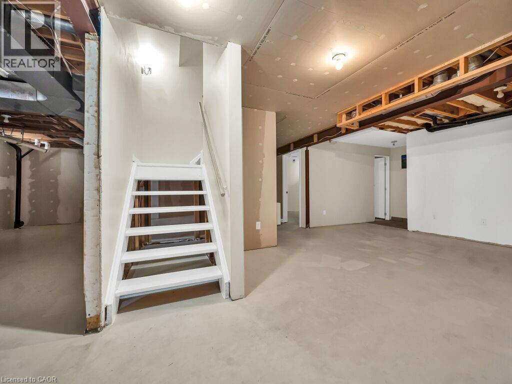16 GLENNIE Court - 34