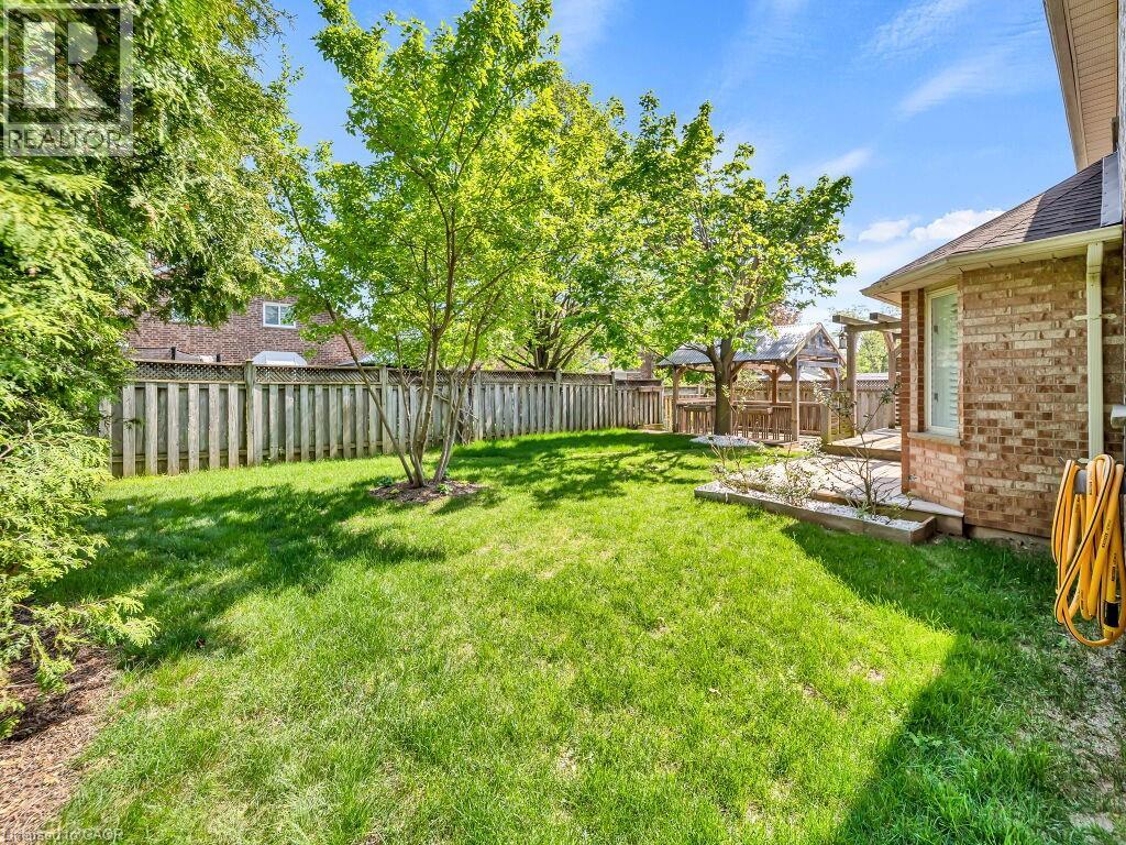 16 GLENNIE Court - 42