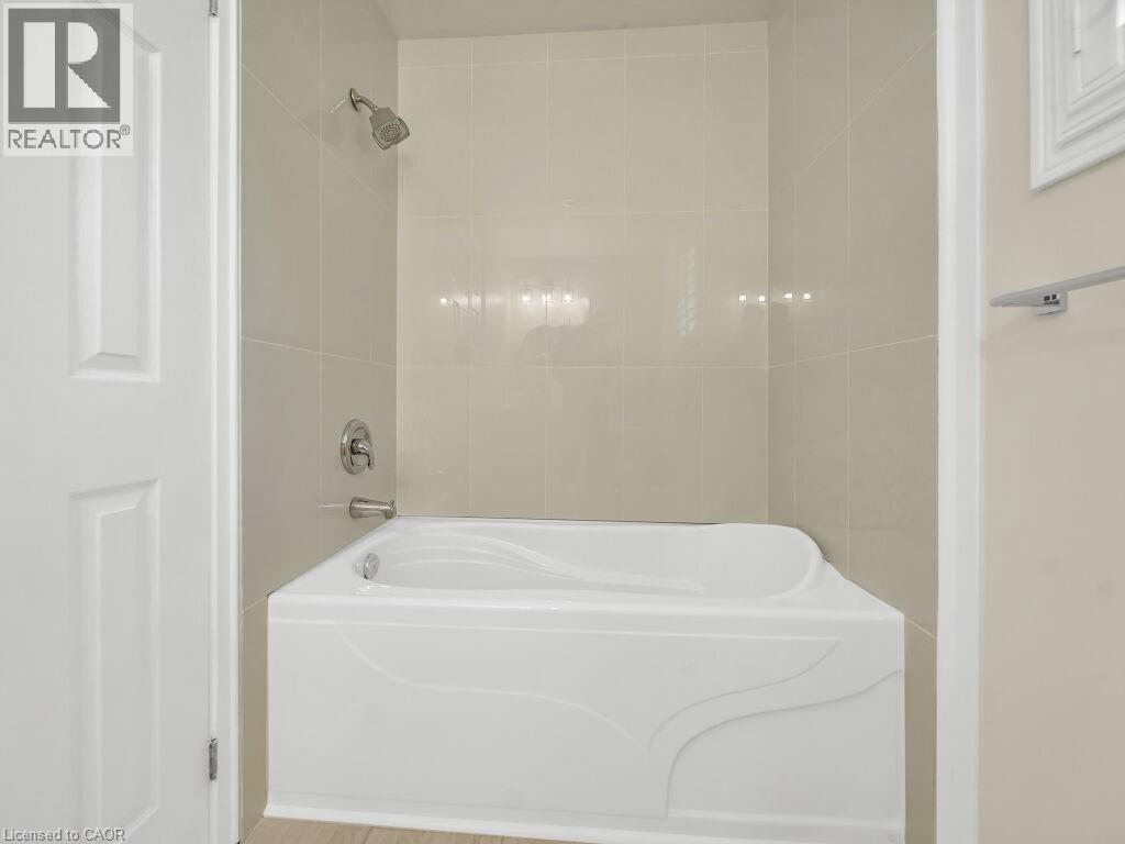 16 GLENNIE Court - 28