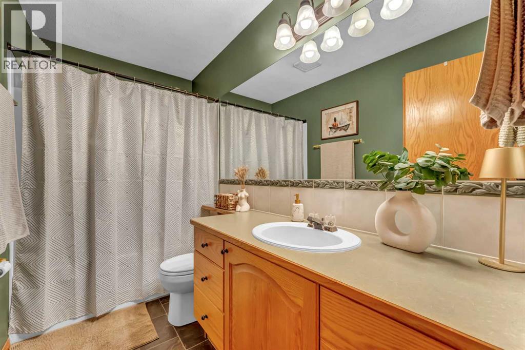 155 3 Street NE — photo 32