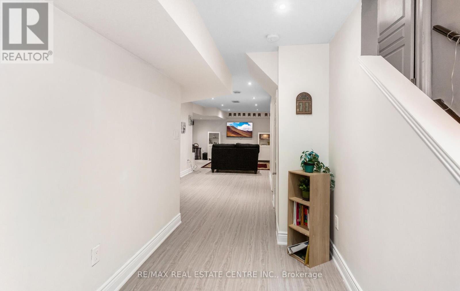 31 RIANNA COURT - 35