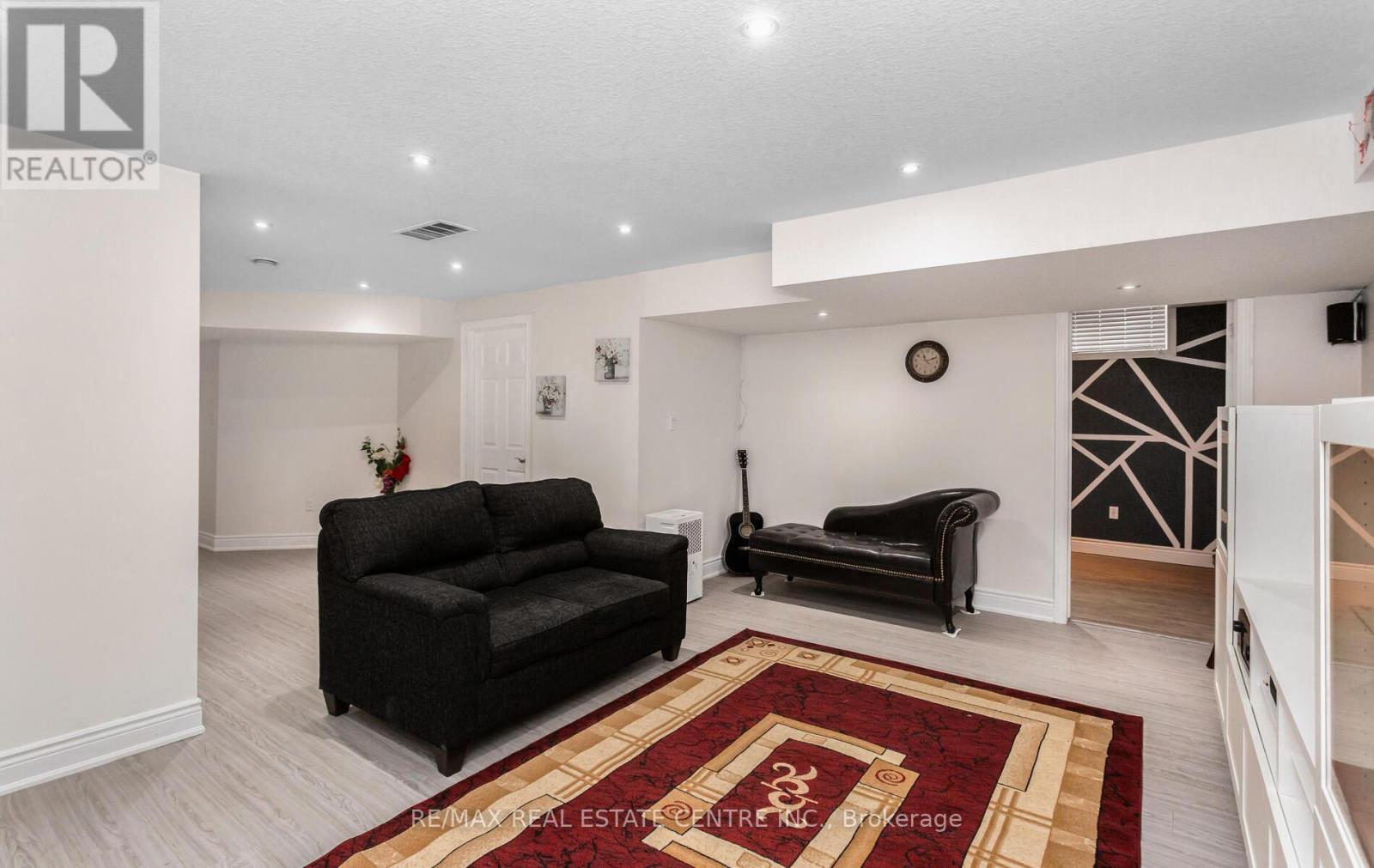 31 RIANNA COURT - 39
