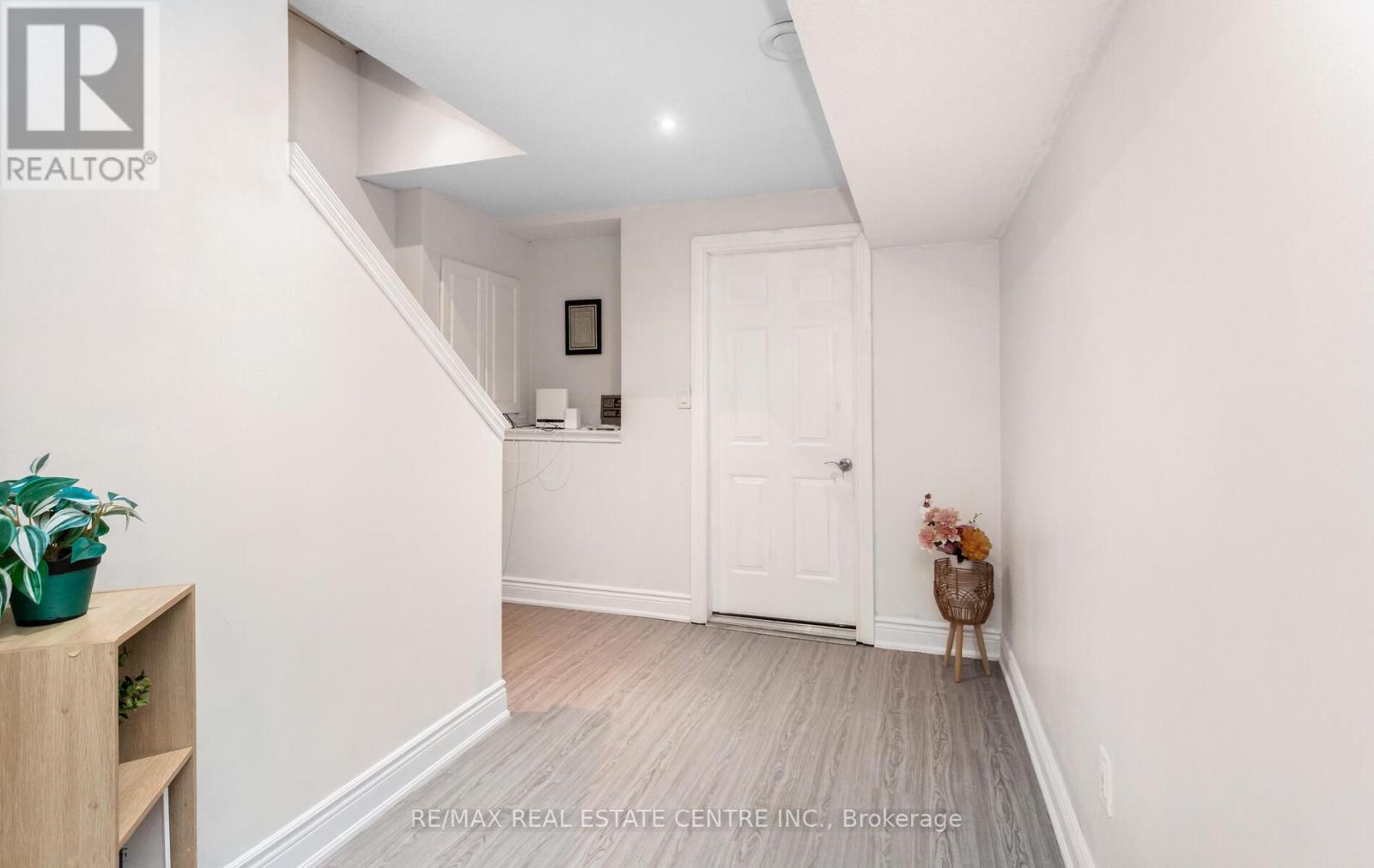 31 RIANNA COURT - 36