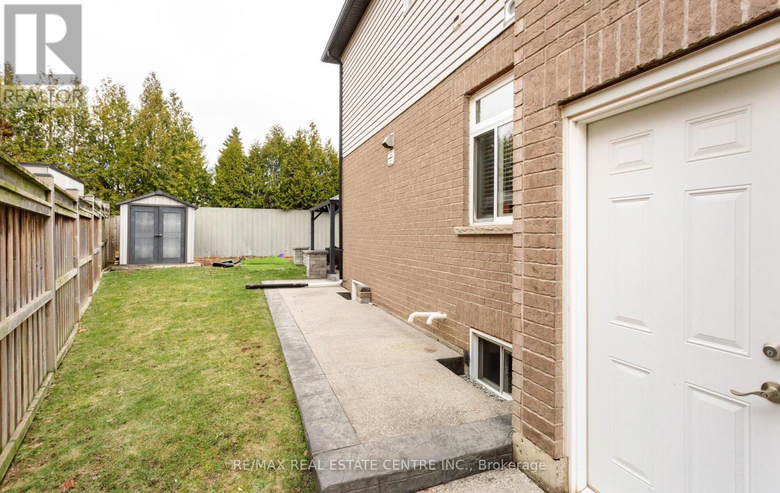 31 RIANNA COURT - 44