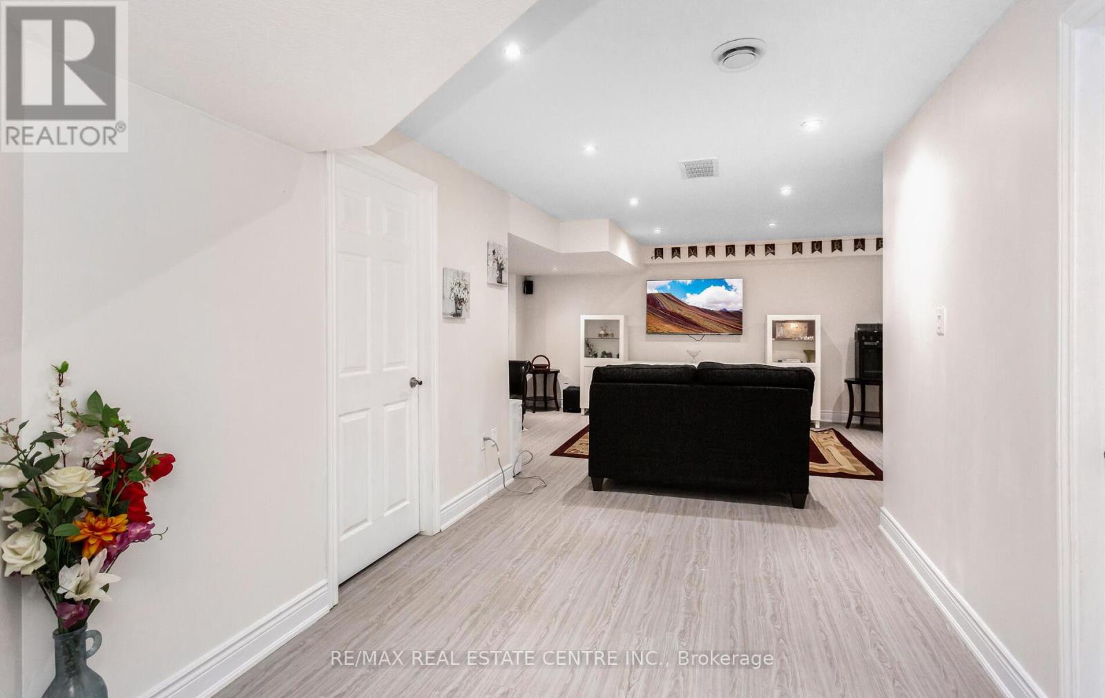 31 RIANNA COURT - 37