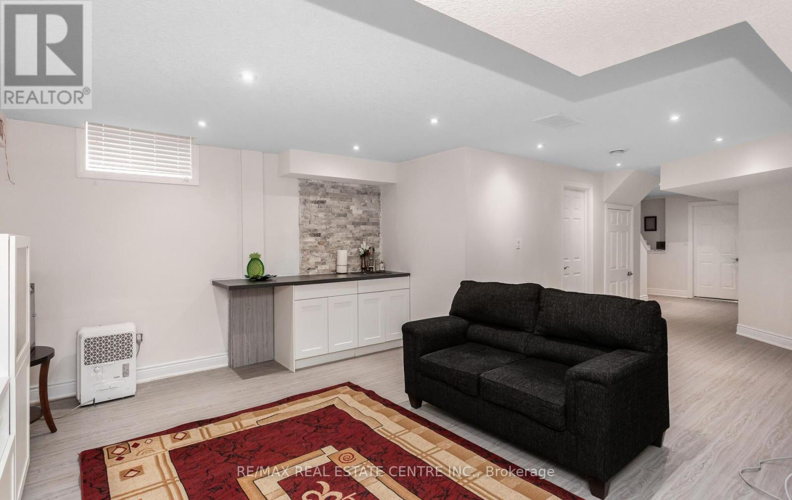 31 RIANNA COURT - 40