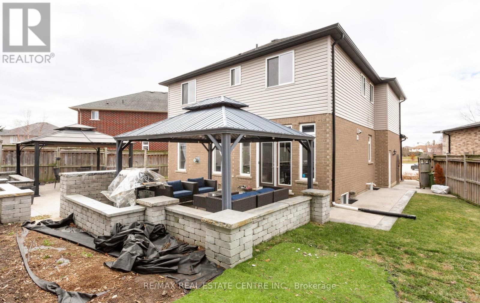 31 RIANNA COURT - 48