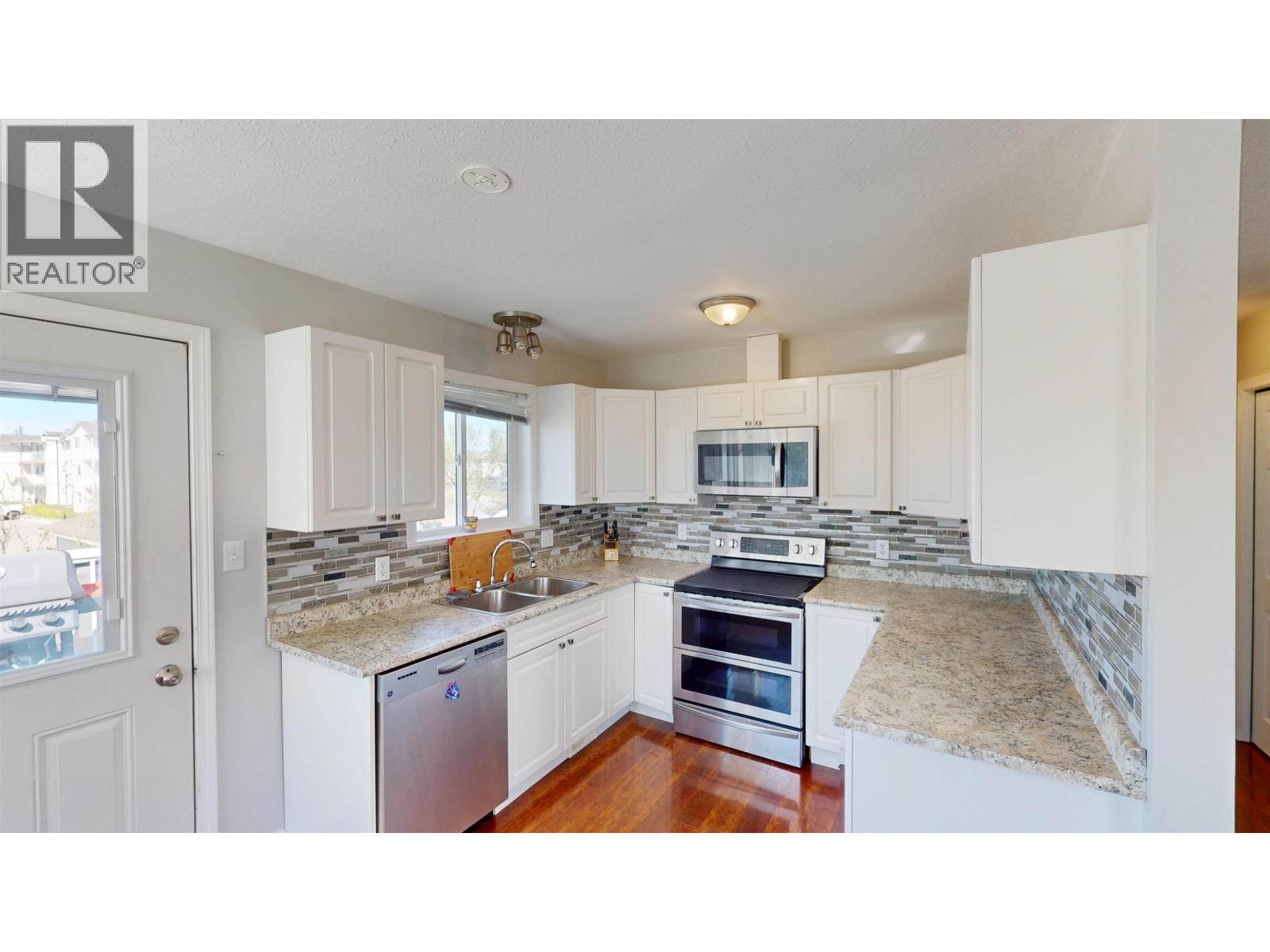 8916 84A STREET - 11