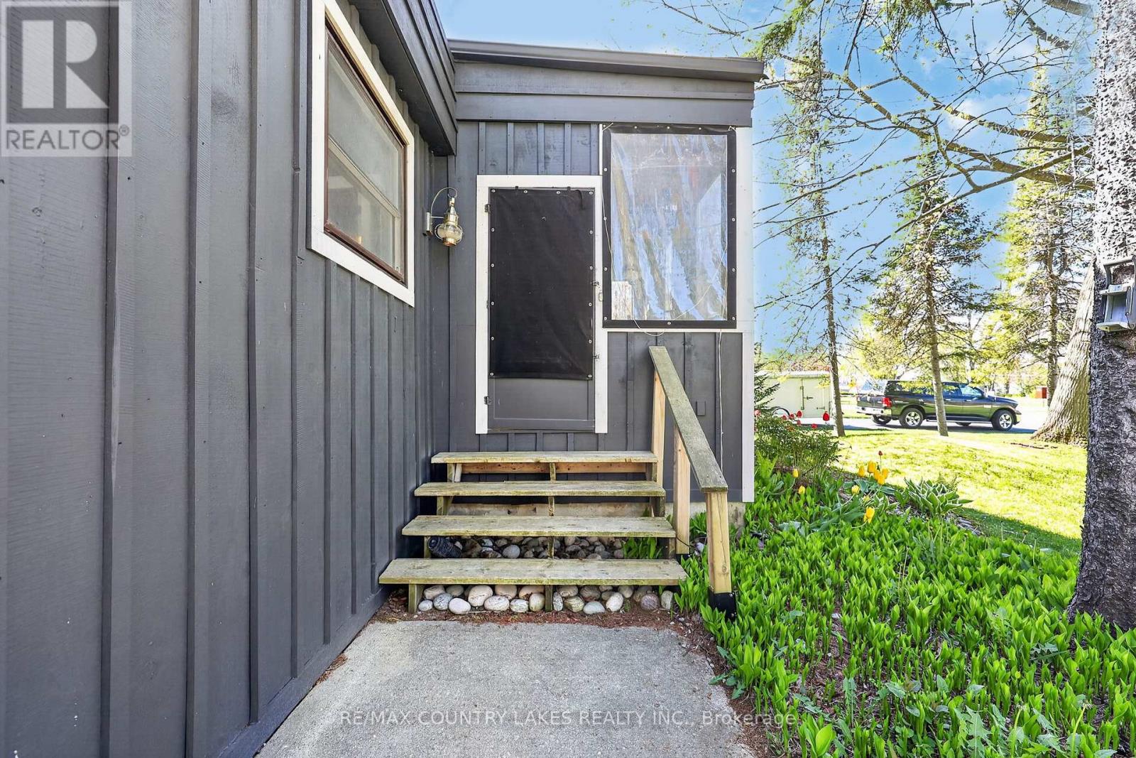 19 POPLAR CRESCENT - 4