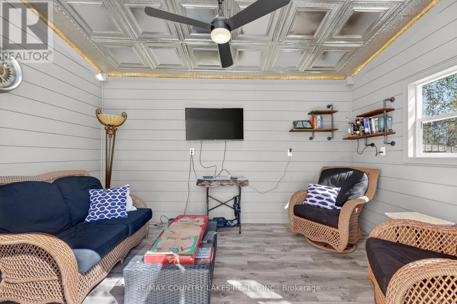 19 POPLAR CRESCENT - 41
