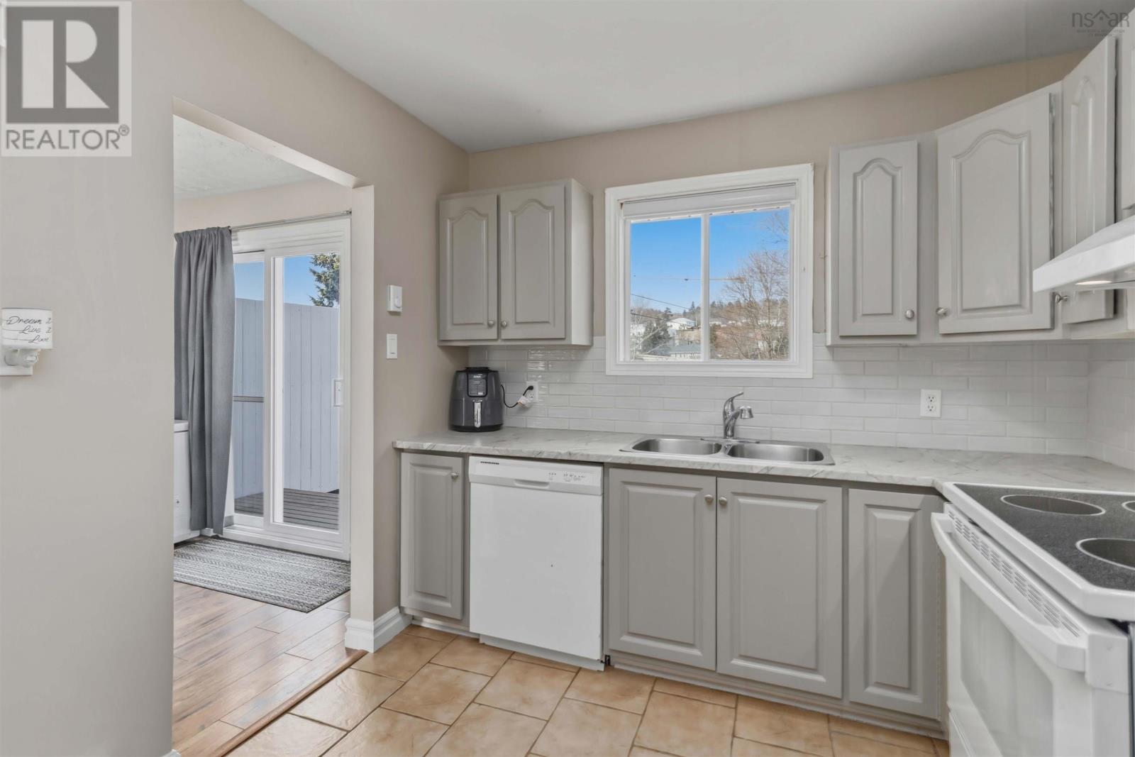 45 Armoyan Drive - 12