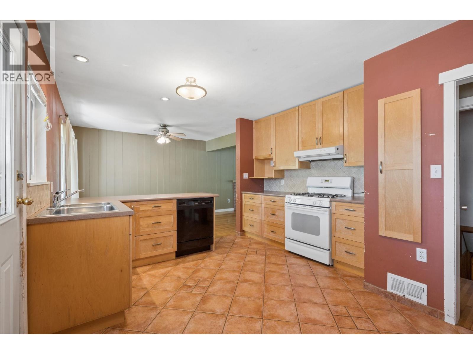 8406 12TH AVENUE, Burnaby