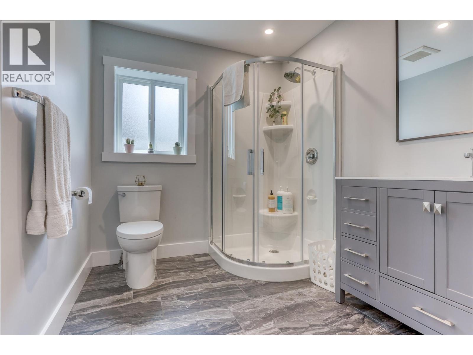 2058 FIFTH Avenue, Rossland