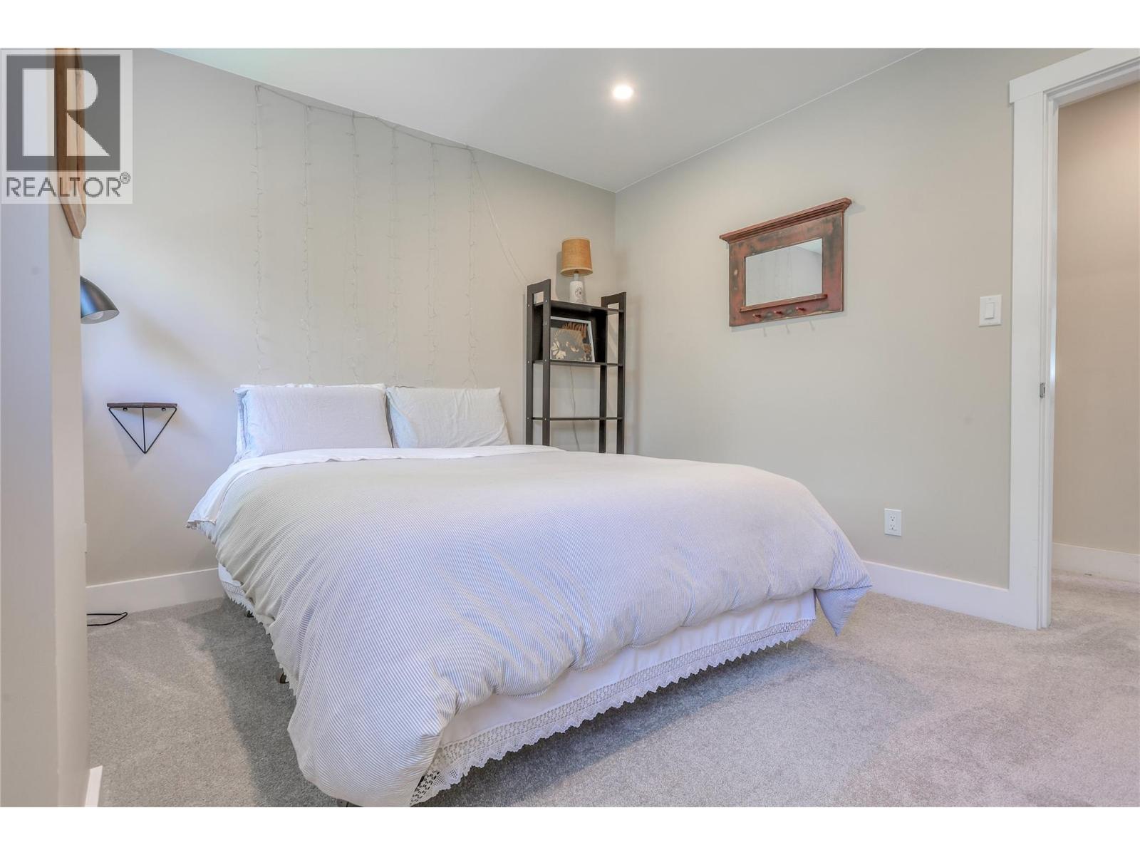 2058 FIFTH Avenue, Rossland