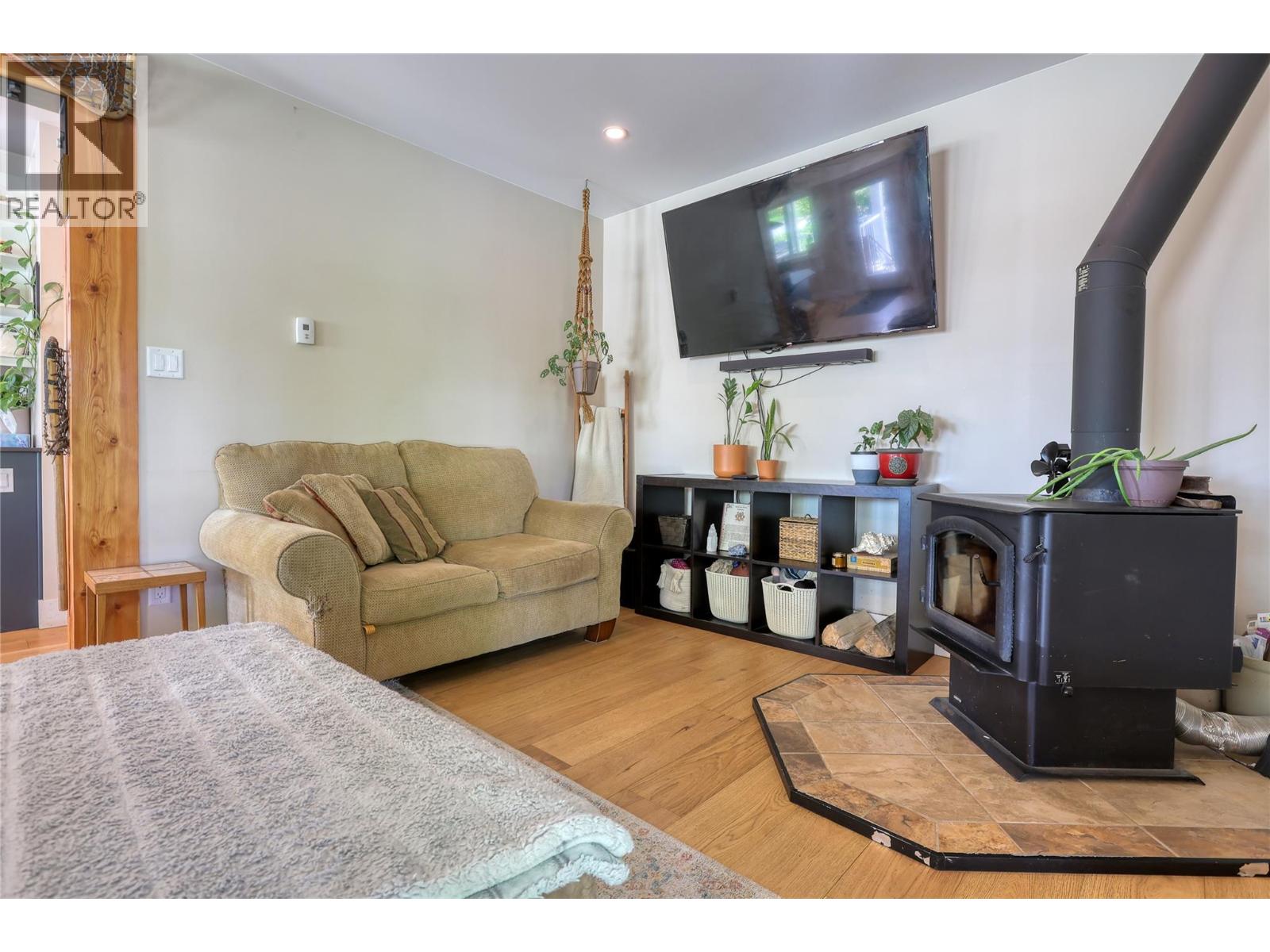 2058 FIFTH Avenue, Rossland