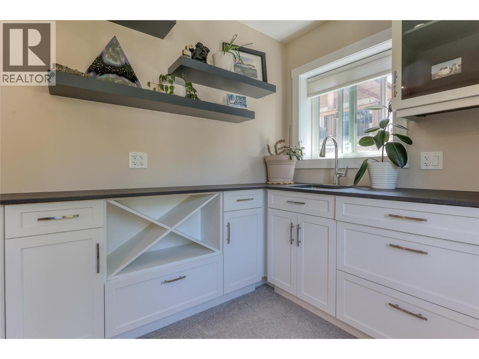 2058 FIFTH Avenue, Rossland