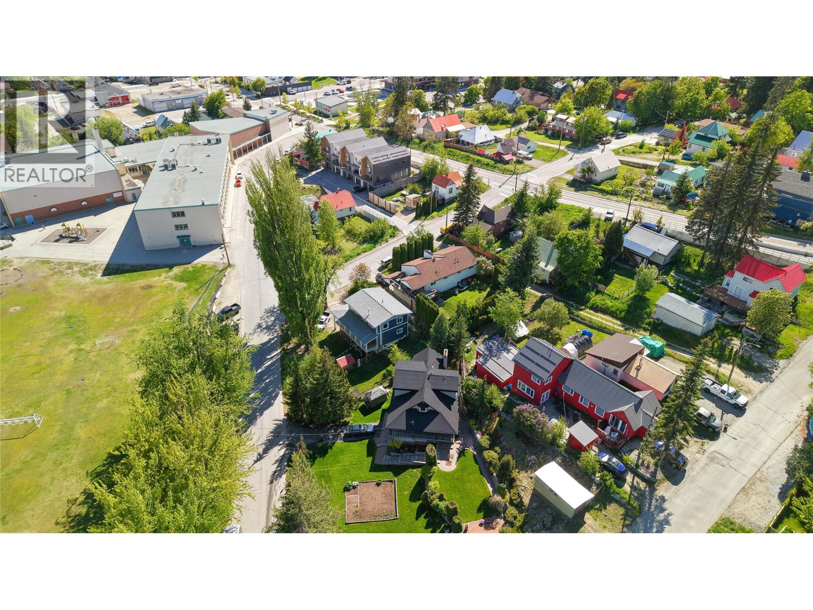 2058 FIFTH Avenue, Rossland
